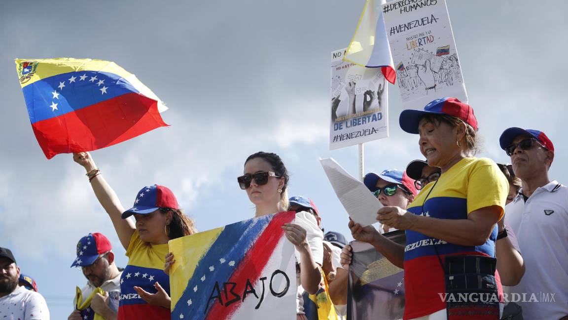 $!Desde el extranjero, como en El Salvador, venezolanos exiliados se manifiestan también contra los resultados de las elecciones presidenciales.
