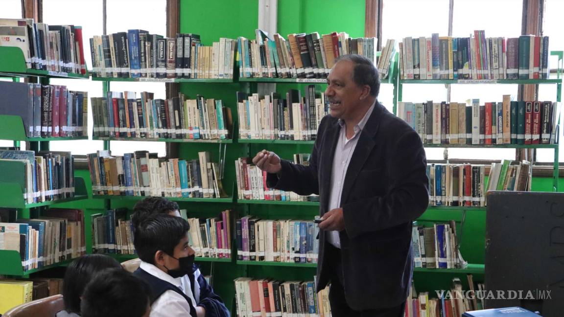 Sobreviven los libros impresos en era digital; promueven lectura en escuelas de Saltillo