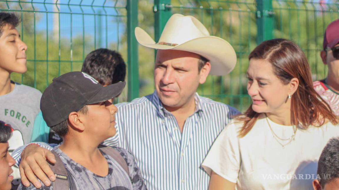 Inauguran cancha de fútbol en colonia Infonavit en beneficio de 250 parrenses
