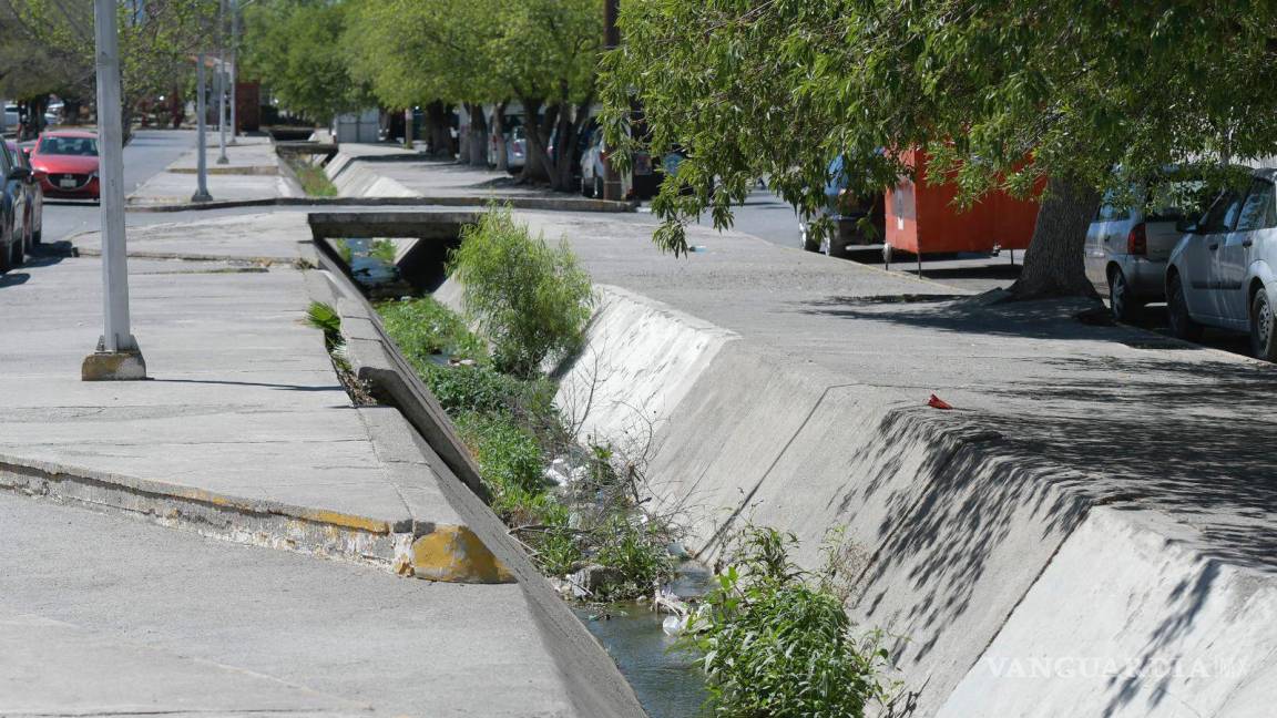 Deteriorado y con basura, canal pluvial que desemboca en Ciudad Deportiva de Saltillo