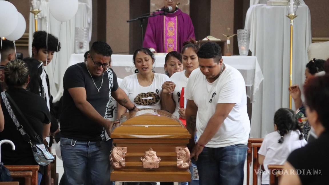 Despiden a Ximena familiares y compañeros con emotiva misa en Saltillo