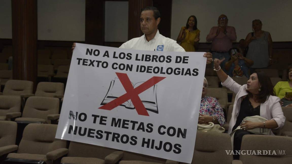 Libros de texto dividen opiniones en el Congreso de Coahuila; rechiflan a legisladora de Morena