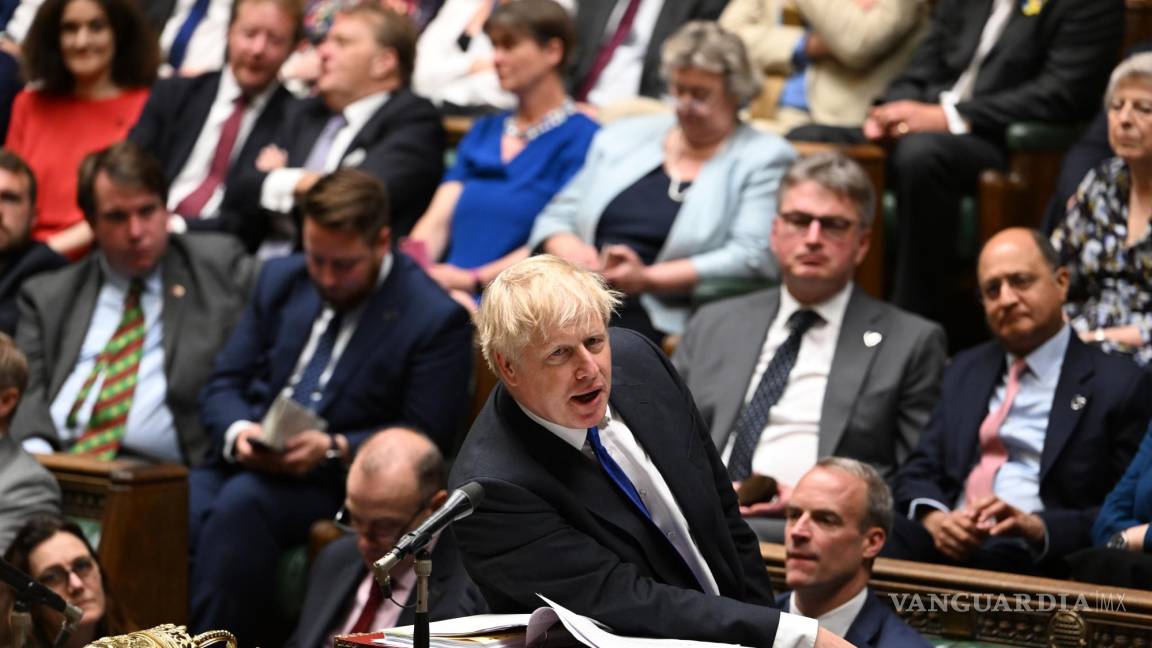 $!Boris Johnson responde preguntas en la Cámara de los Comunes el 6 de julio del 2022 en Londres.