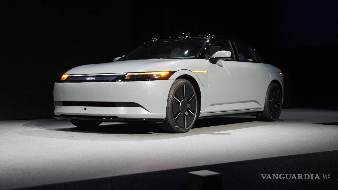 $!Un Afeela 1 EV circula en el escenario durante una conferencia de prensa de Sony antes de la feria tecnológica CES en Las Vegas.