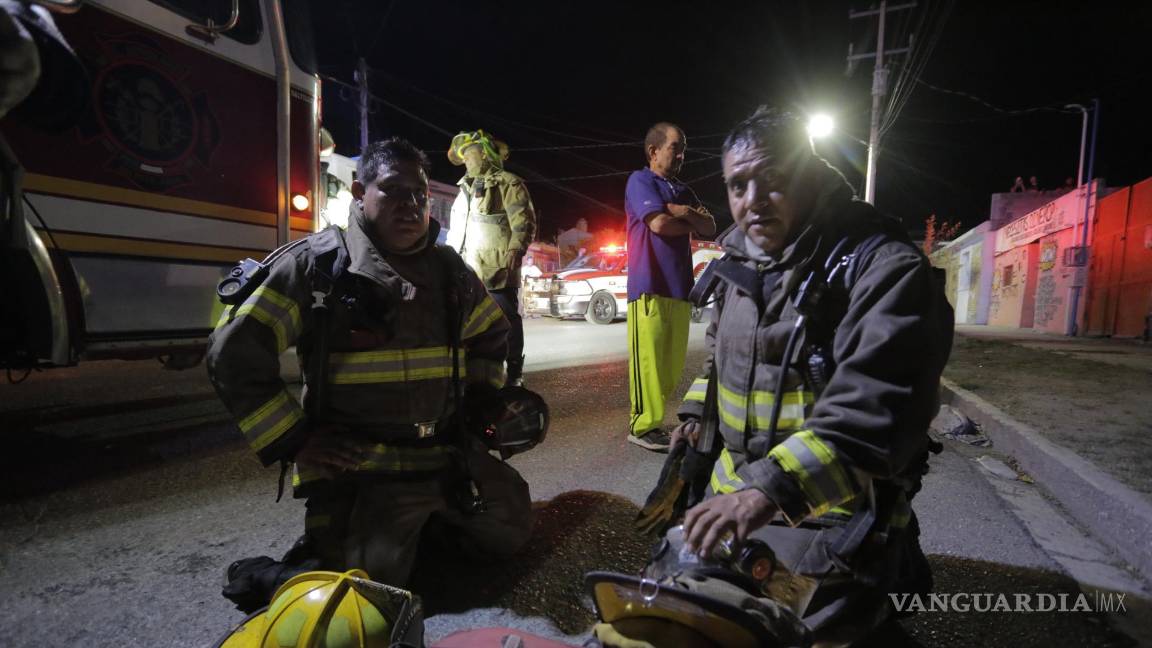Incendio consume tejabanes en la colonia Guayulera de Saltillo; se presume fue provocado