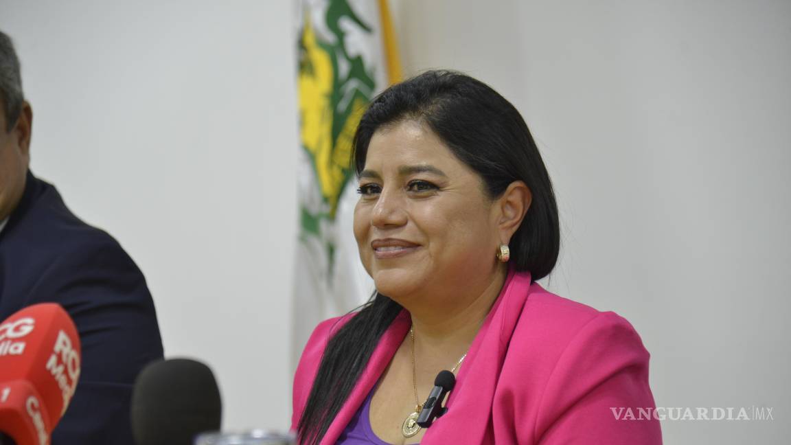 $!Cinthia Yadira Martínez Monsiváis, directora general de UniFreire, aseguró no tener conocimiento de casos de egresados que no hayan recibido su título tras concluir sus estudios.