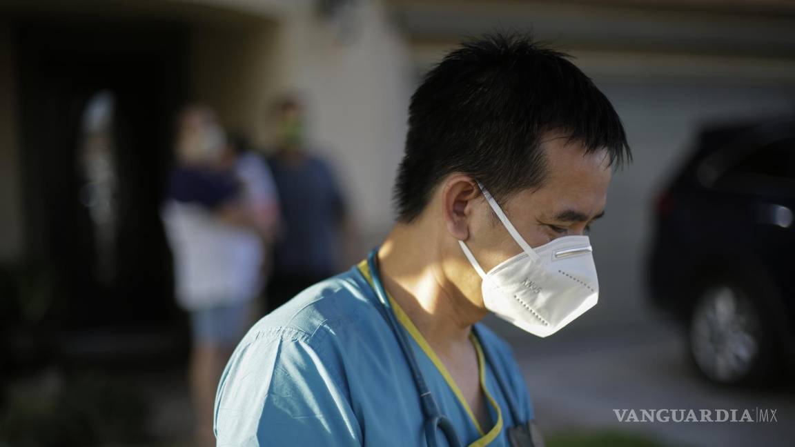 $!Los médicos han hecho un llamado para reforzar las medidas sanitarias, y si es posible aplicarse refuerzo de vacunas.