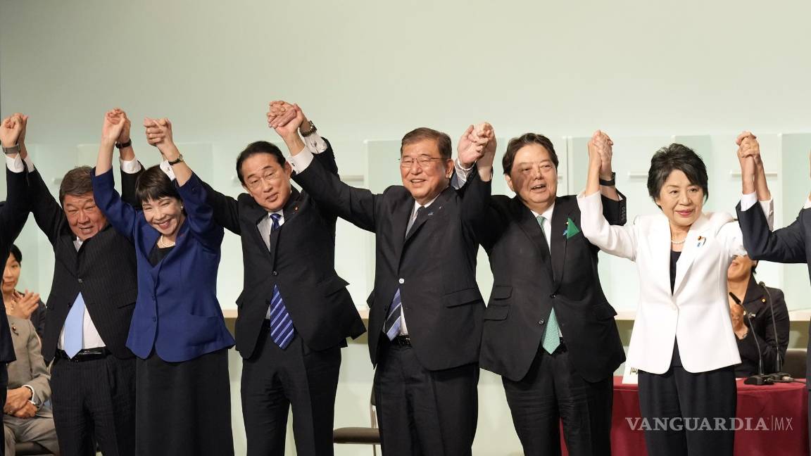 $!Shigeru Ishiba celebra tras ser elegido como nuevo jefe del partido gobernante de Japón en las elecciones de liderazgo del Partido Liberal Democrático en Tokio.