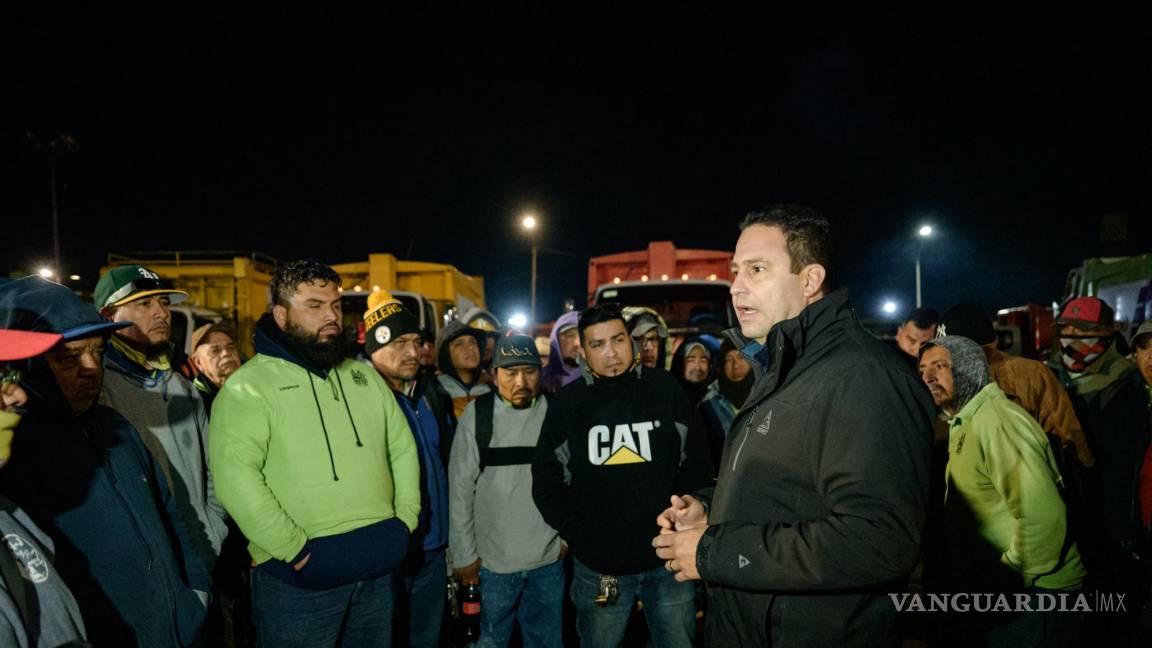 Desde el Vito hasta la Zaragoza: Alcalde de Saltillo acompaña a trabajadores de recolección