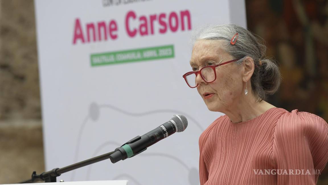 $!La autora dio lectura a su obra “Norma Jean Baker de Troya”.