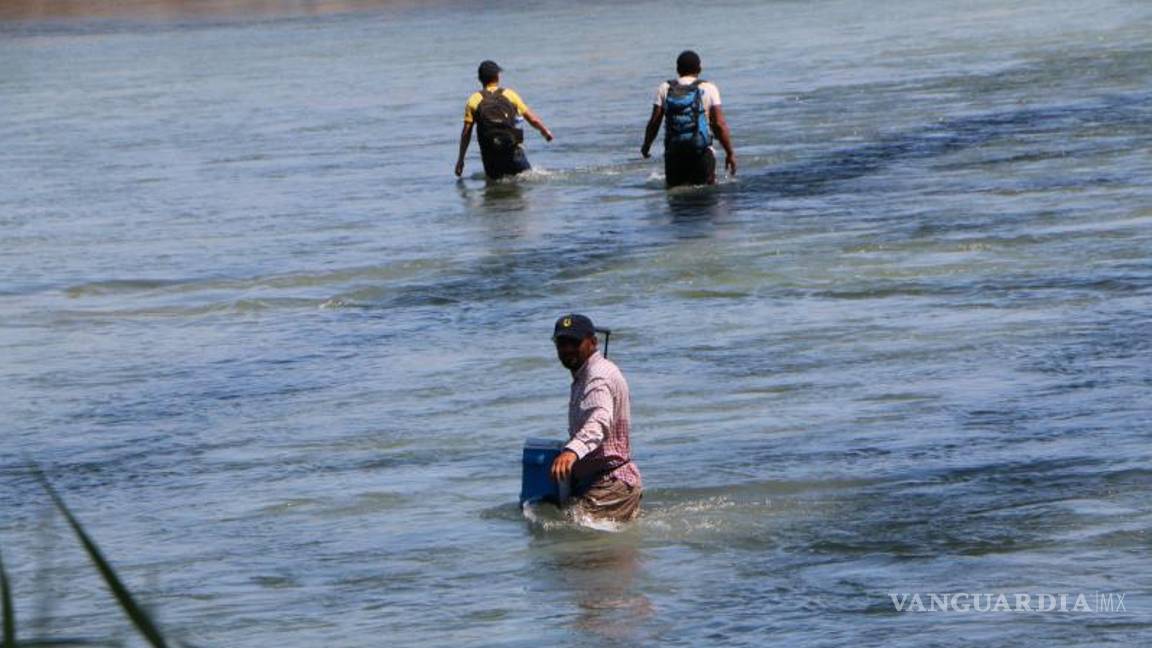 $!El diario trajinar de Sixto quedó registrado en video, aquí al iniciar el cruce.