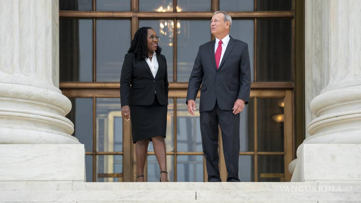 Ketanji Brown, investida como la primera jueza afroamericana del Tribunal Supremo en EU