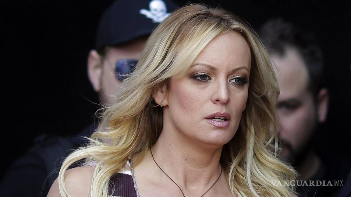 $!La actriz de cine para adultos Stormy Daniels llega para la inauguración de la feria de entretenimiento para adultos Venus en Berlín, el 11 de octubre de 2018.