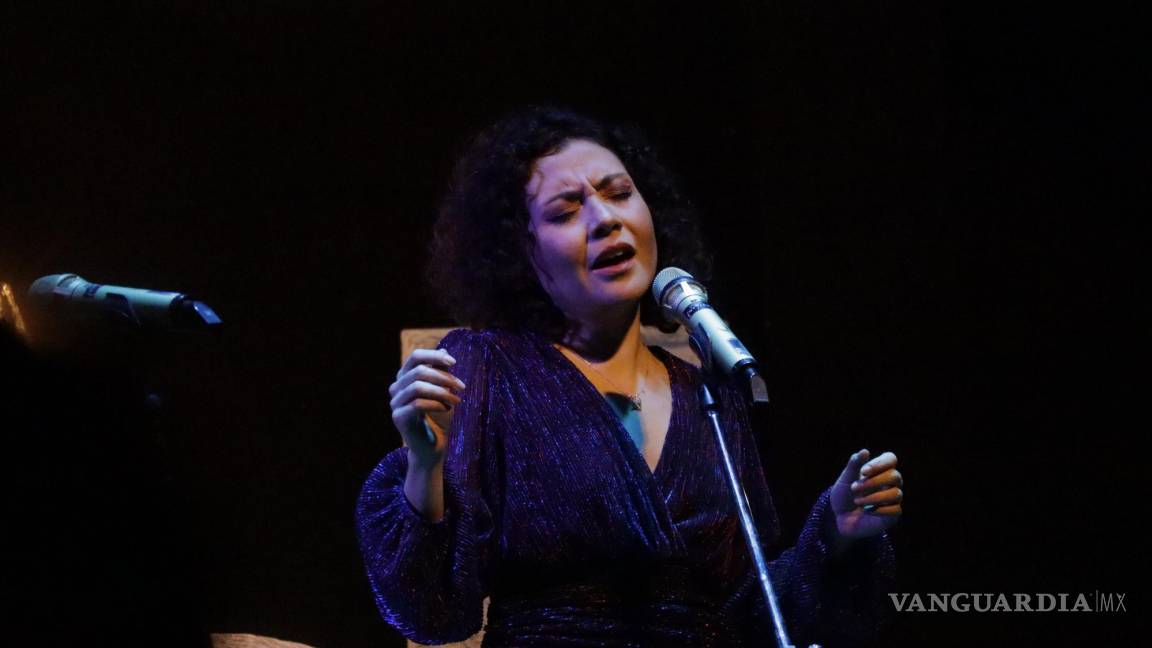 Adriana Molina rinde homenaje al teatro musical con su voz en Foro Amapola