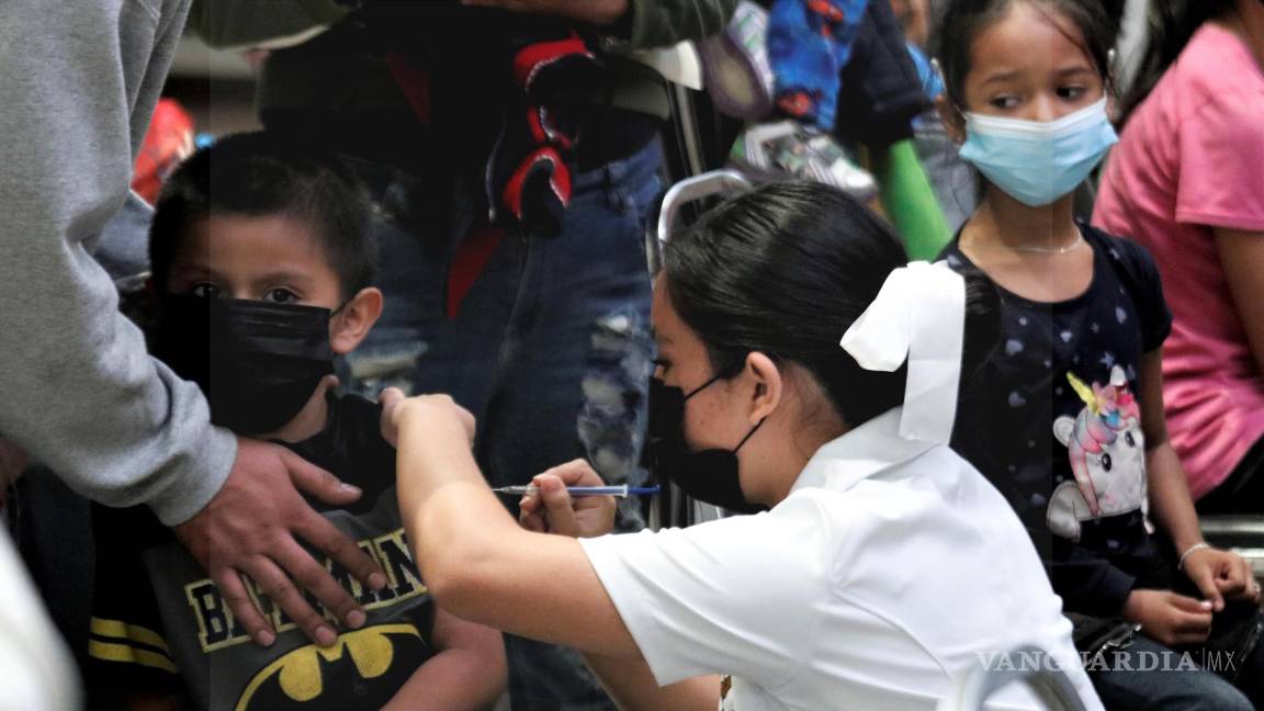 Aplican segunda dosis antiCOVID a los niños