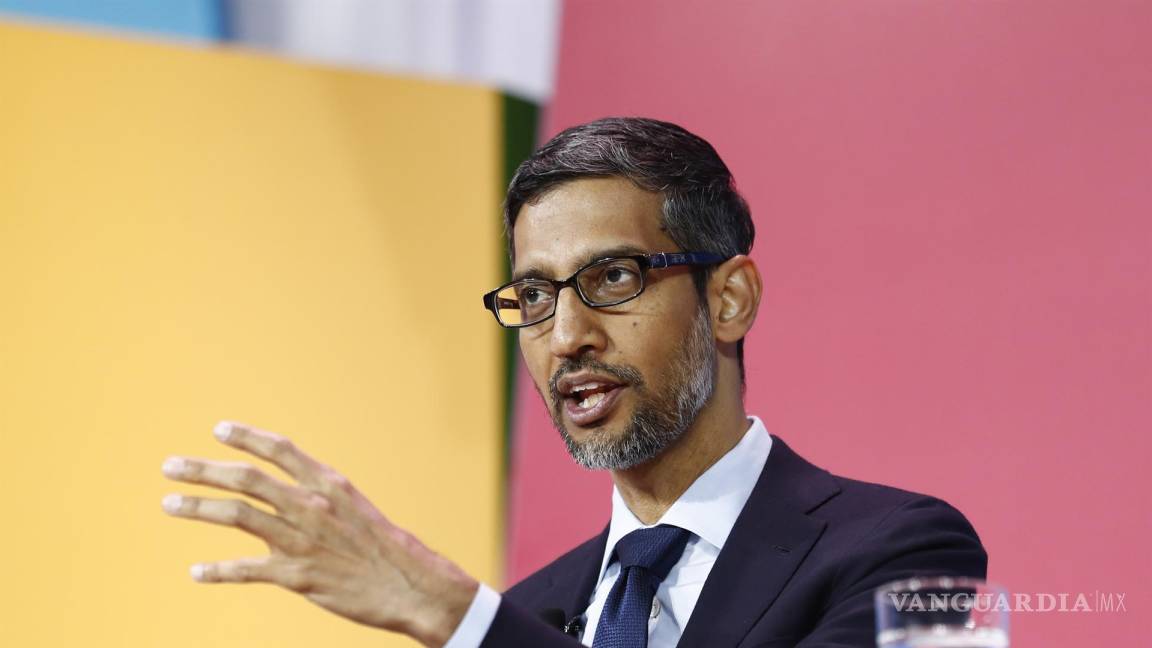 $!Sundar Pichai (d), director ejecutivo de Alphabet Inc. y su subsidiaria Google, habla en la IV Cumbre de CEO de las Américas en Los Ángeles, California.