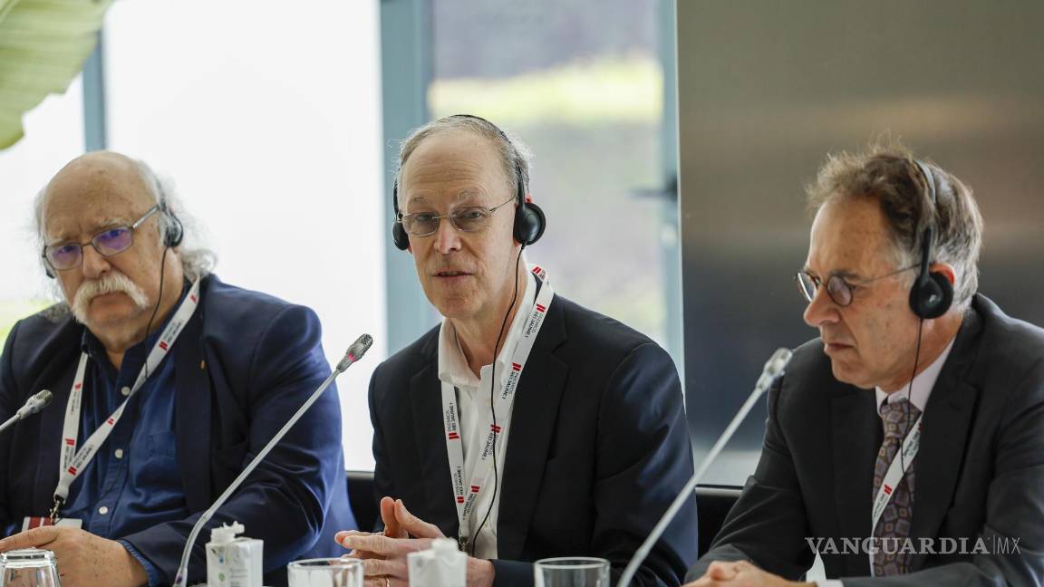 Advierten tres premios Nobel que Trump puede provocar 20 años de retraso en la investigación