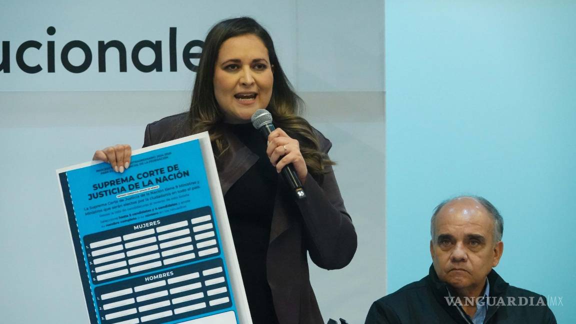 $!La senadora Cynthia Iliana López Castro mostró una lámina sobre la Reforma al Poder Judicial.