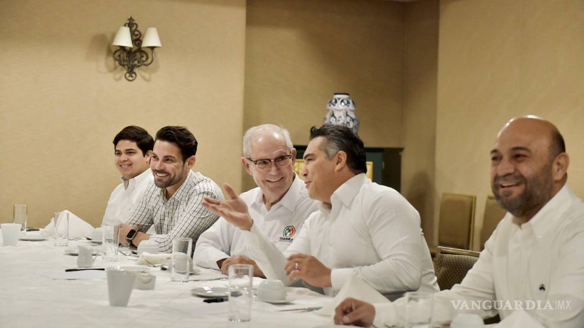 $!Alejandro Morena asistió a la renovación de la dirección estatal del PRI Coahuila.