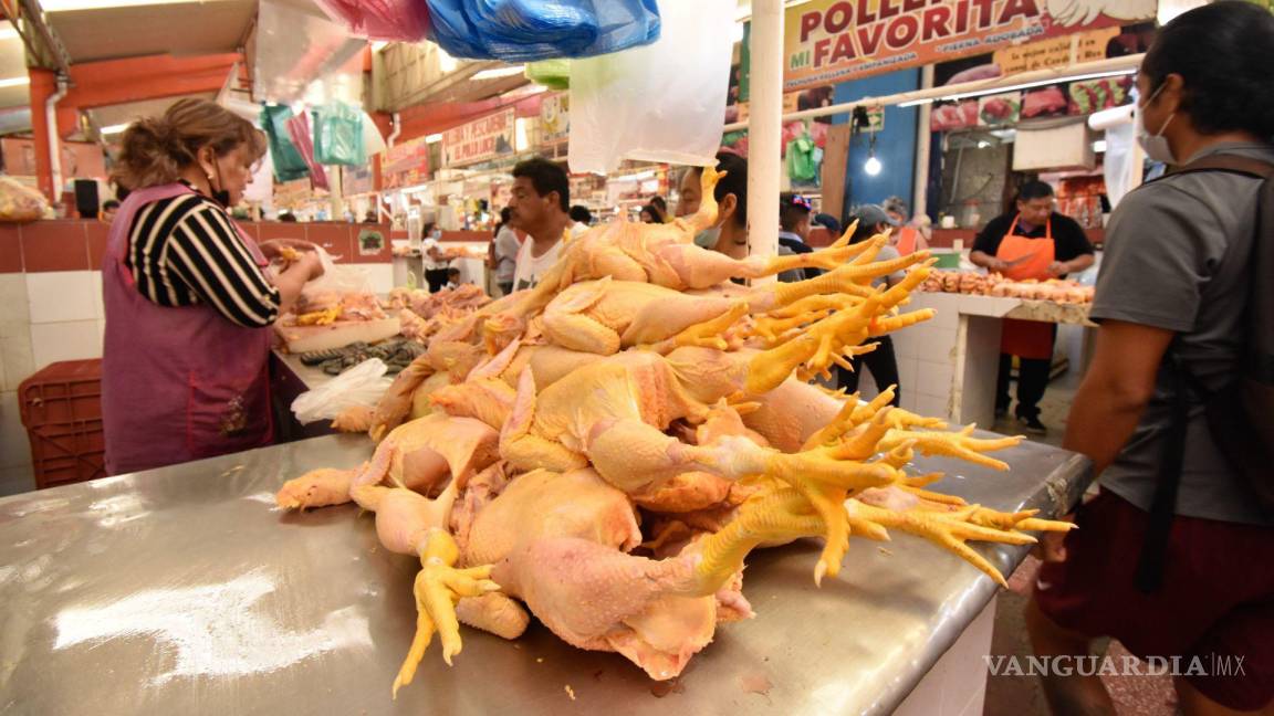 Ecos de la gripe aviar, sube precio de pollo en frontera de Coahuila