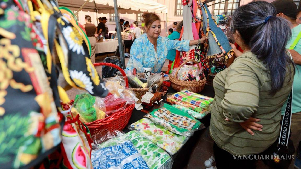 Participan 50 emprendedoras en ‘Bazar mujeres unidas’, en Saltillo