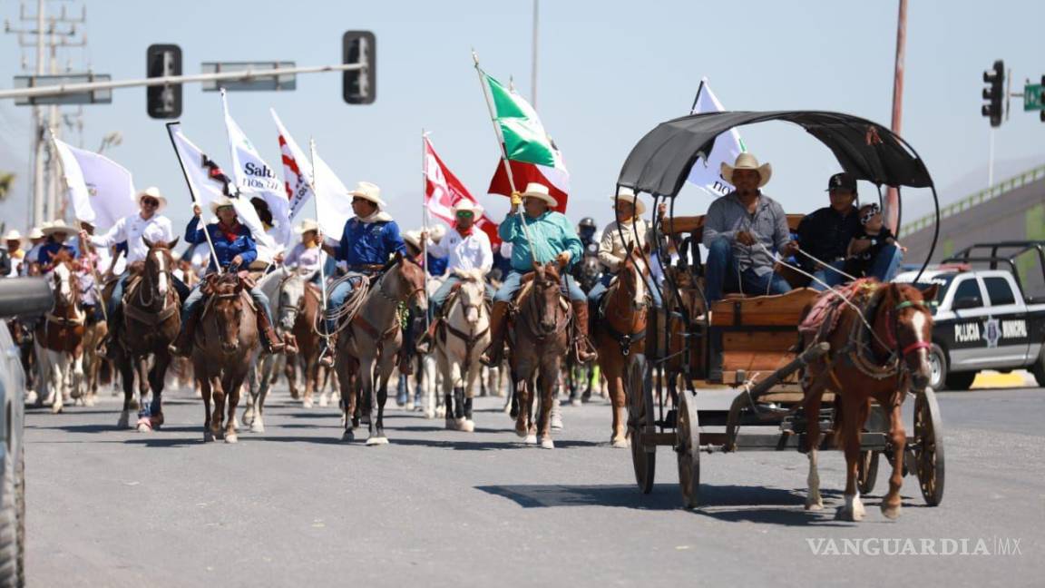 ¡Arre! Inicia Rodeo Saltillo 2023 con cabalgata desde Arteaga; participan mil jinetes