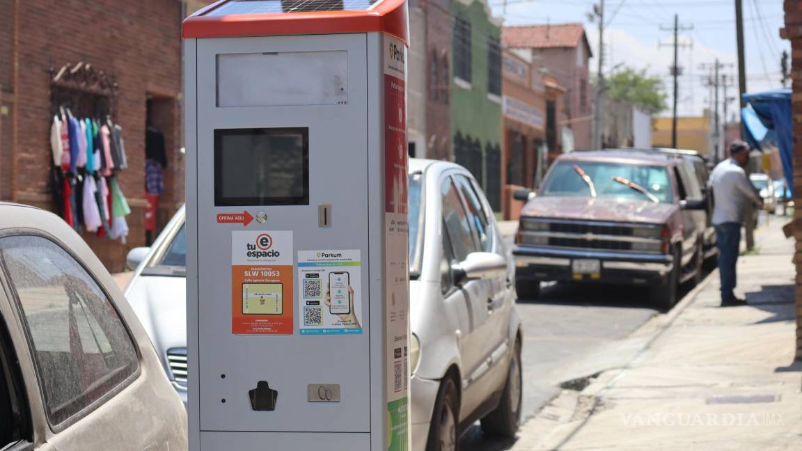 Saltillo: Extienden a 5 calles más cobro de parquímetros inteligentes