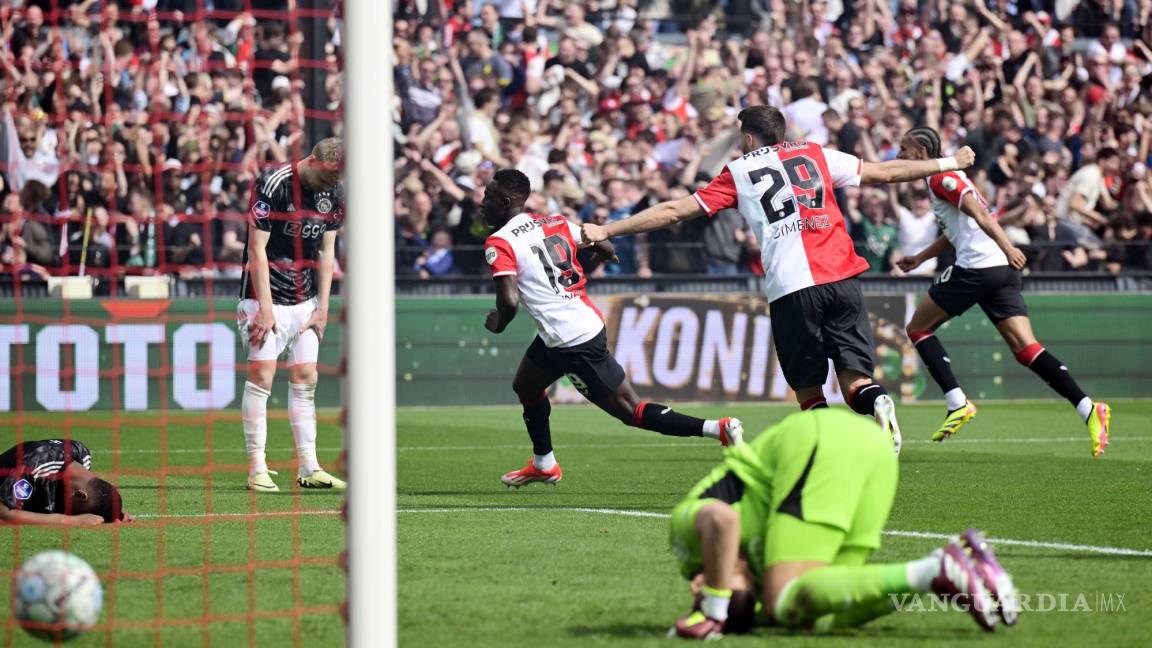 Mexicanos en Europa: Santiago Giménez participa en goleada histórica al Ajax... pero no anota