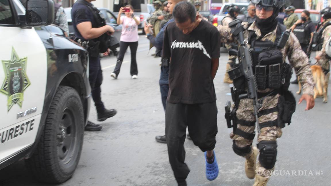 Catean dos casas en el Centro de Saltillo; detienen a presunto narcomenudista