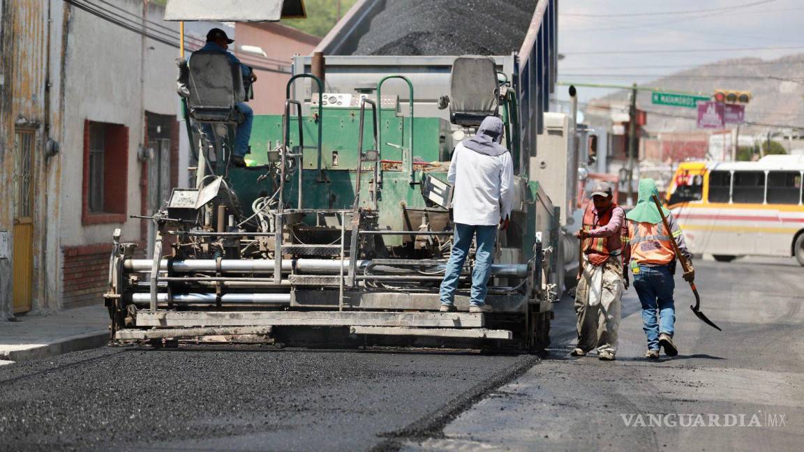 Arranca pavimentación en la calle Pérez Treviño del Centro de Saltillo