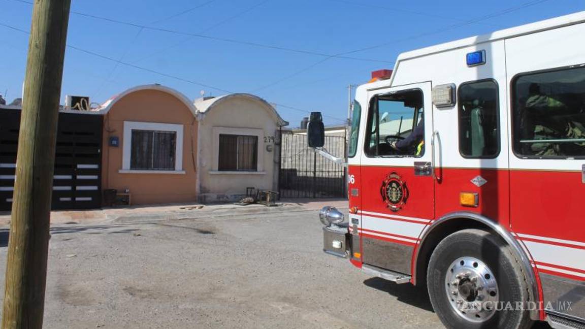 $!Un flamazo se generó al entrar en contacto el fuego con una botella que contenía thinner.