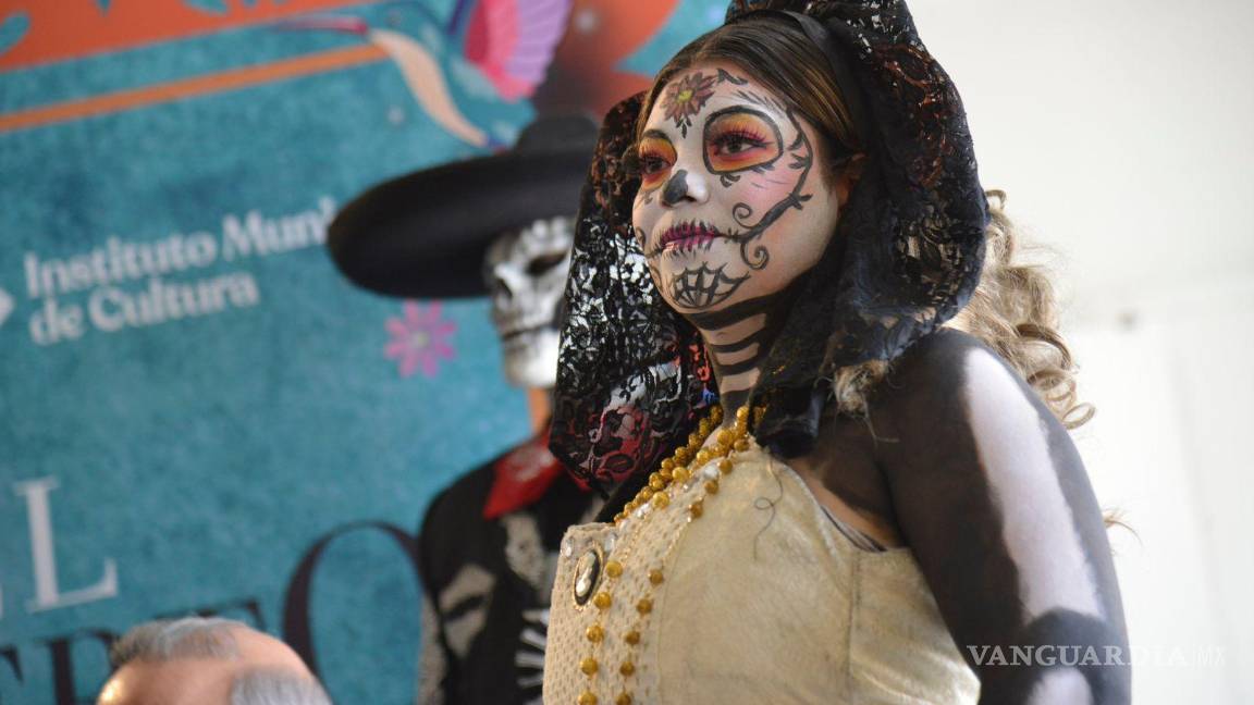 $!Con altares monumentales, espectáculos y arte visual, Saltillo se prepara para una celebración única que honrará la tradición del Día de Muertos.