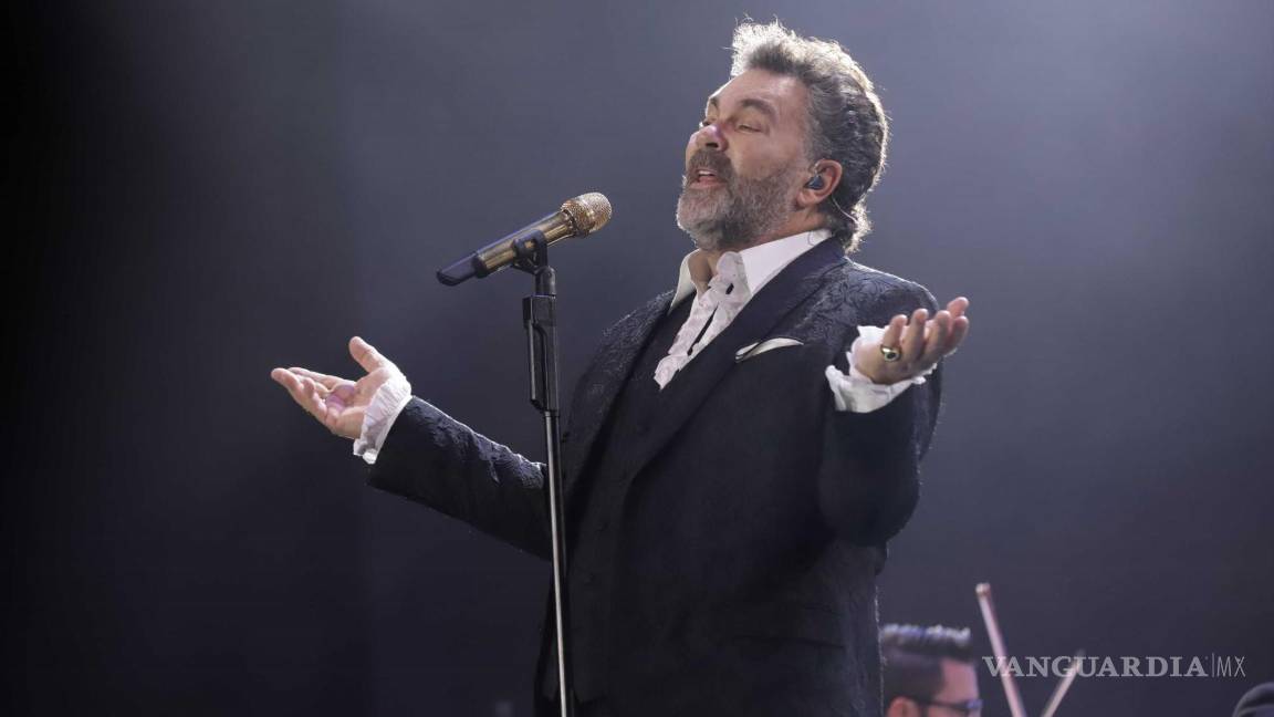 Una noche despiadadamente bella para el amor con Mijares en Saltillo