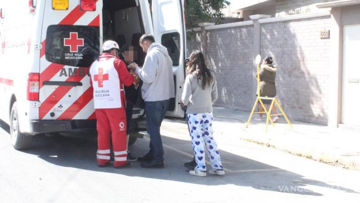 $!Una ambulancia y una camioneta de rescate urbano de la Cruz Roja acudieron al llamado de emergencia.