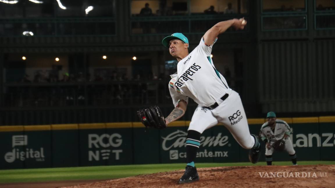 $!Saraperos selló el partido para agenciarse un triunfo más consecutivo.