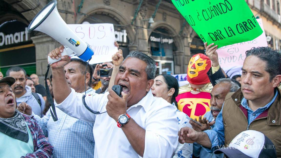 Caravana ‘Acuérdate de Acapulco’ instaló un campamento frente a Palacio Nacional