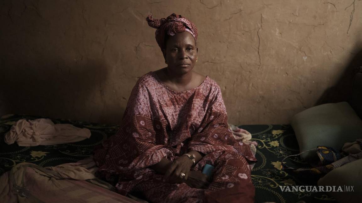 $!Adama Sarre, cuyo hijo Cheikh Dioum desapareció cuando intentaba llegar en barco a las Islas Canarias, en España.