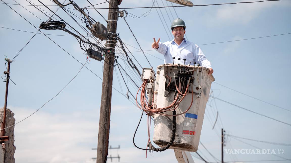 Saltillo ‘limpia su cielo’; retiran cableado en desuso del Distrito Centro de Saltillo, para mejorar imagen y seguridad