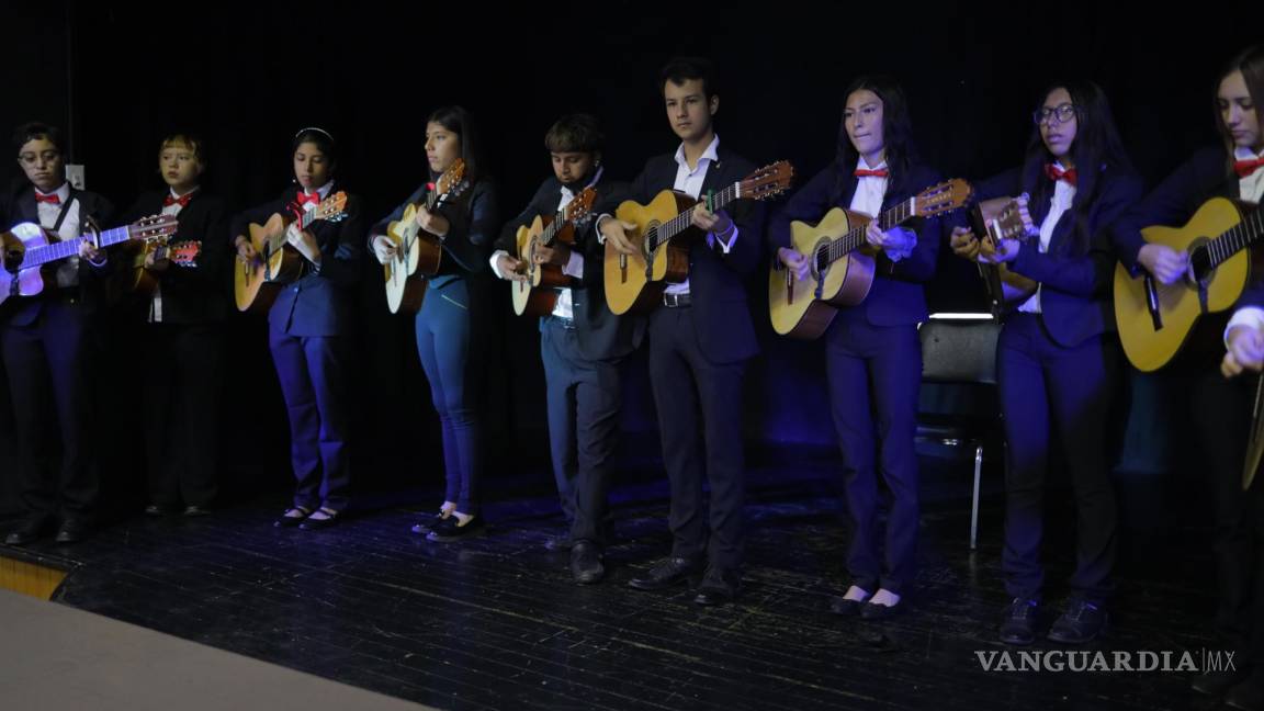 Festival Nacional de Rondallas de Saltillo inicia actividades rindiendo homenaje a Vicente Fernández