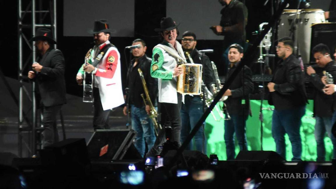 Julio Preciado y Los Dos Carnales encienden el Grito de Independencia en Torreón ante miles de asistentes