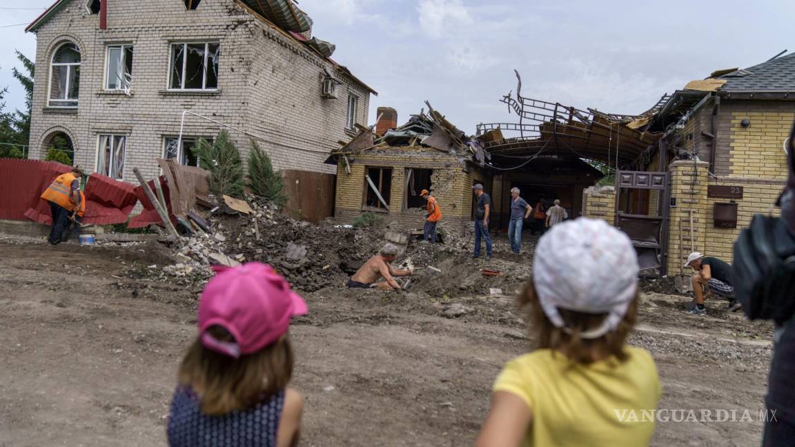 Cañonea ofensiva rusa residenciales en Ucrania; Kiev reporta tres fallecimientos