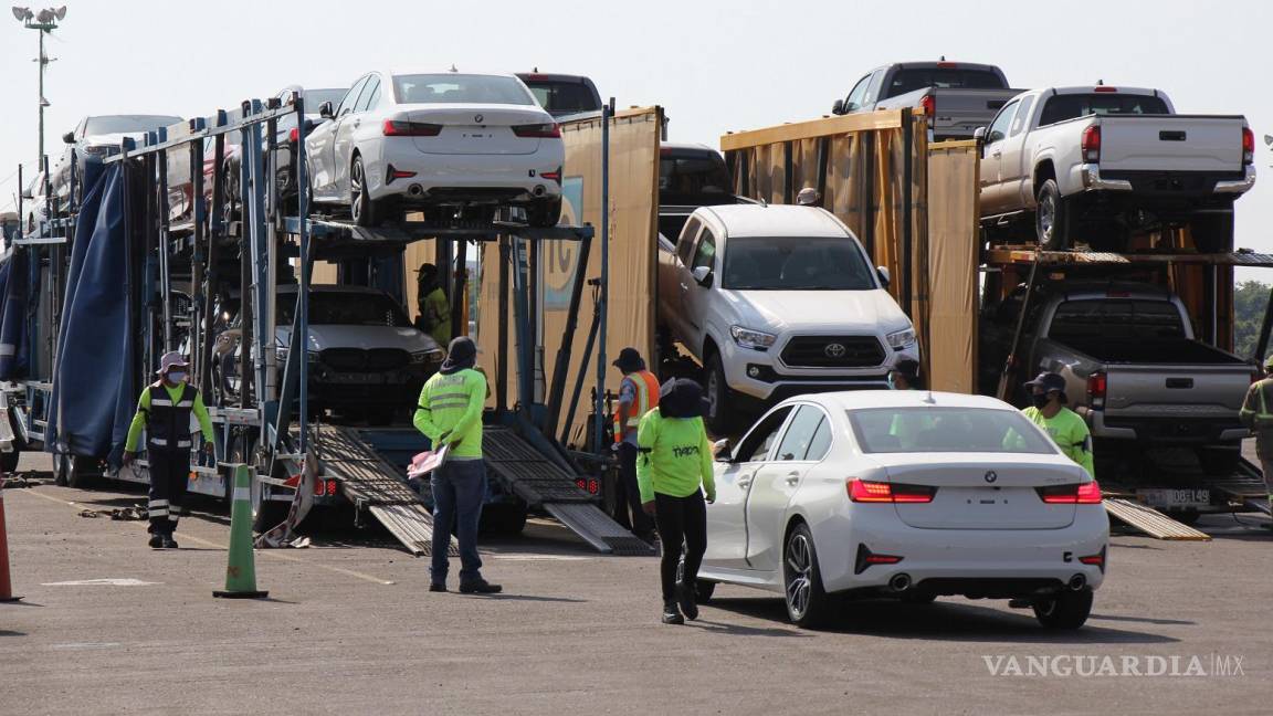 LLegada de nuevos autos chinos saturan puerto de Lázaro Cárdenas, Michoacán