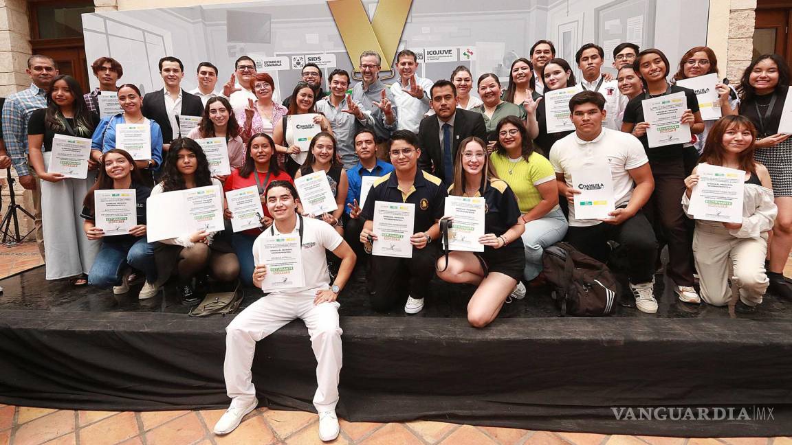 Saltillo: Galardona el Instituto Coahuilense de la Juventud a ‘Estudiantes Gigantes’ de la UAdeC