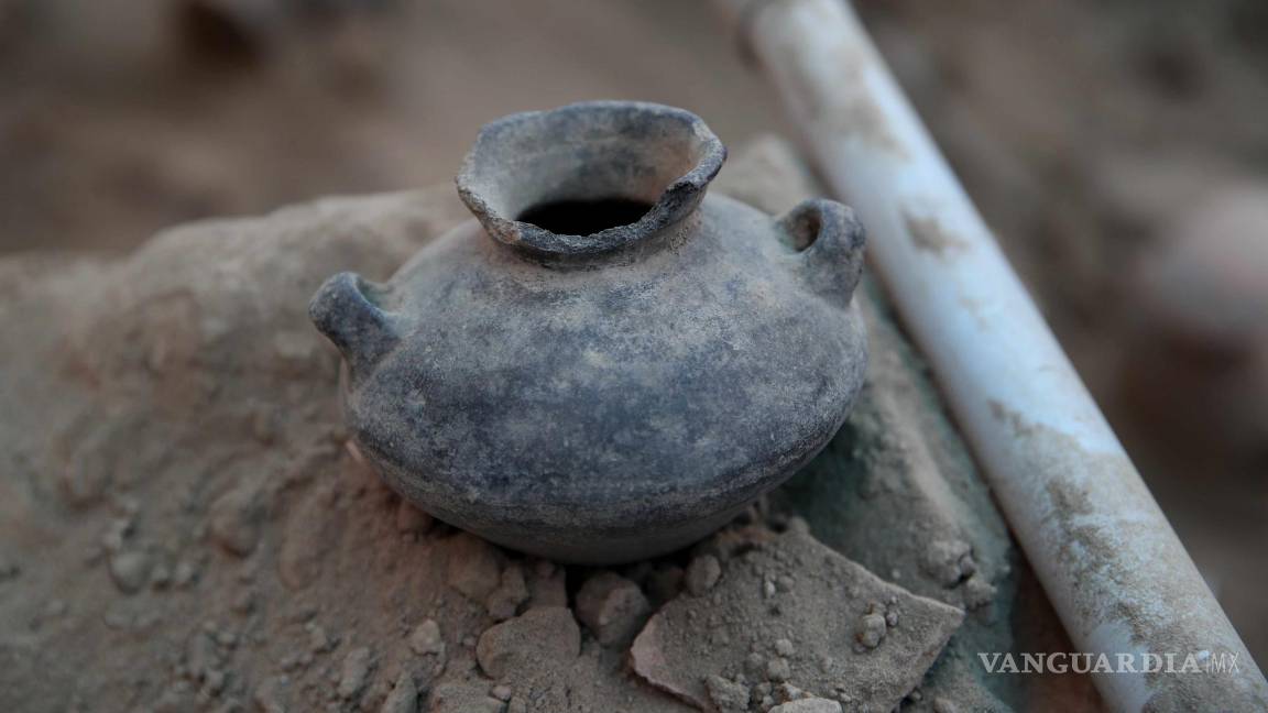 $!El misterio recae en que seis de los cuerpos son de bebés y niños y el buen estado de conservación de estos y de cerámicas que les acompañaban como parte del ritual podrán dar más información de la milenaria conformación de la capital de Perú.