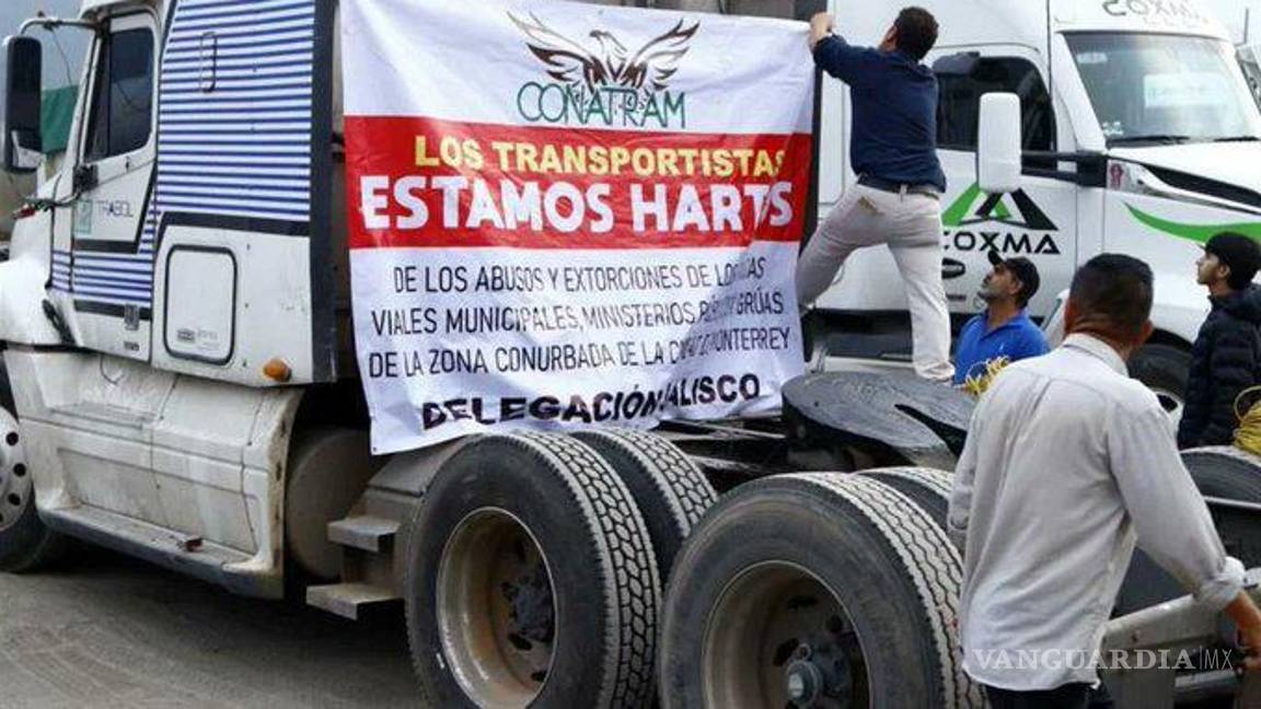 $!Amagan transportistas con paralizar Monterrey si no atienden sus demandas