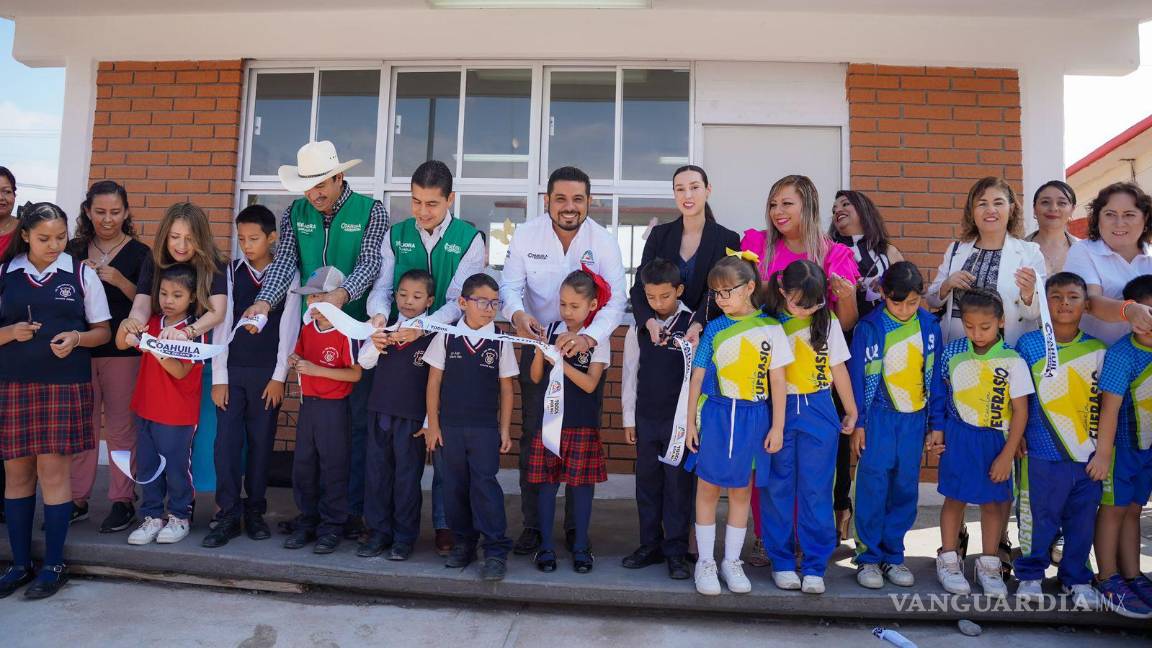 Entregan apoyos por casi un millón de pesos, escuela primaria de Ramos Arizpe