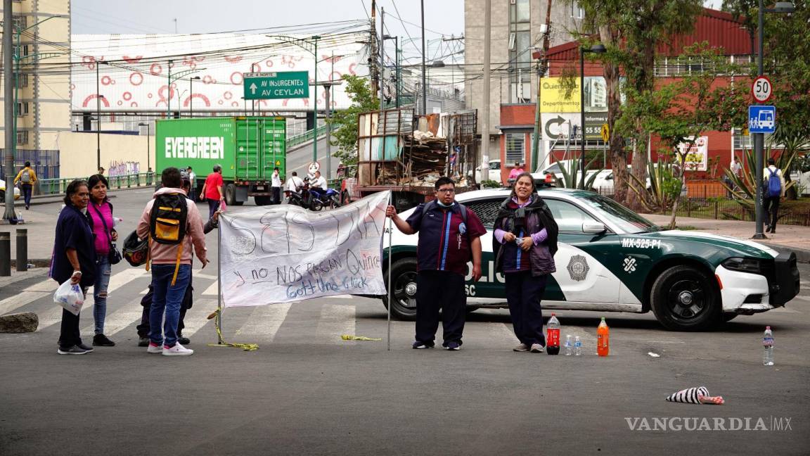 Exigen trabajadores del IPN su salario: realizan bloqueo vial en Ciudad de México y atropellan a seis