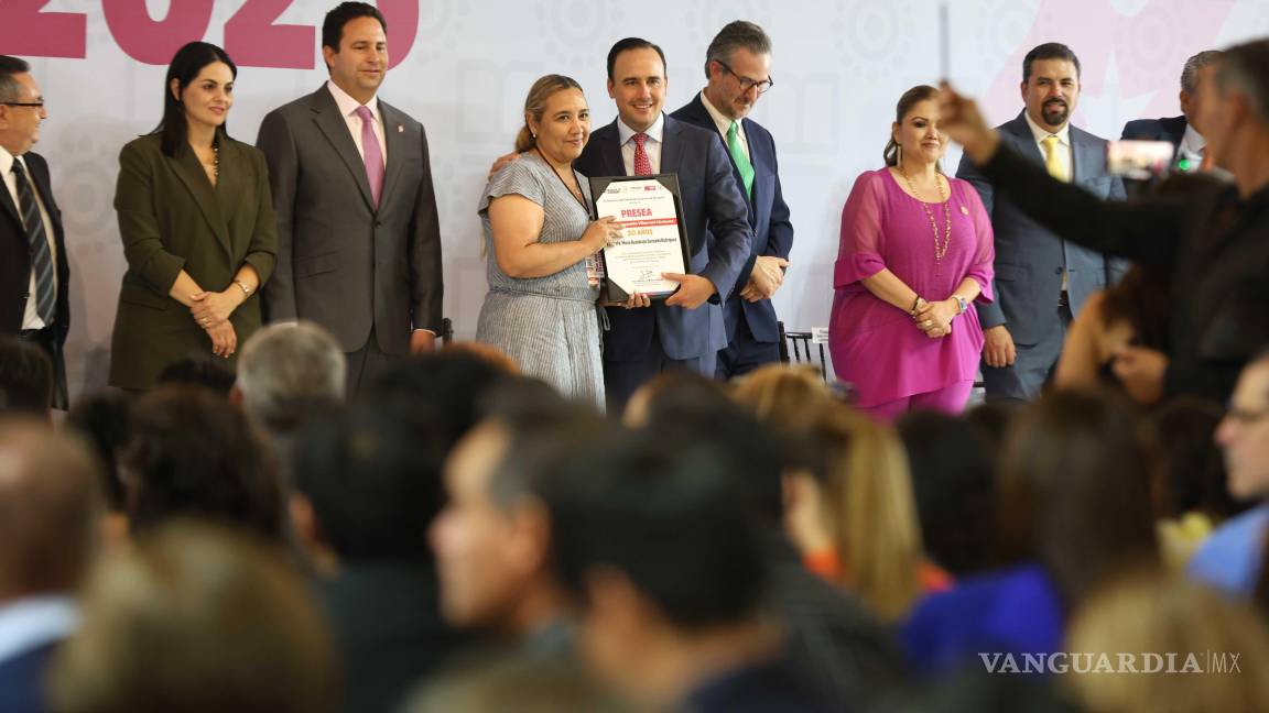 En Coahuila es el Día de la Maestra (más que del Maestro)