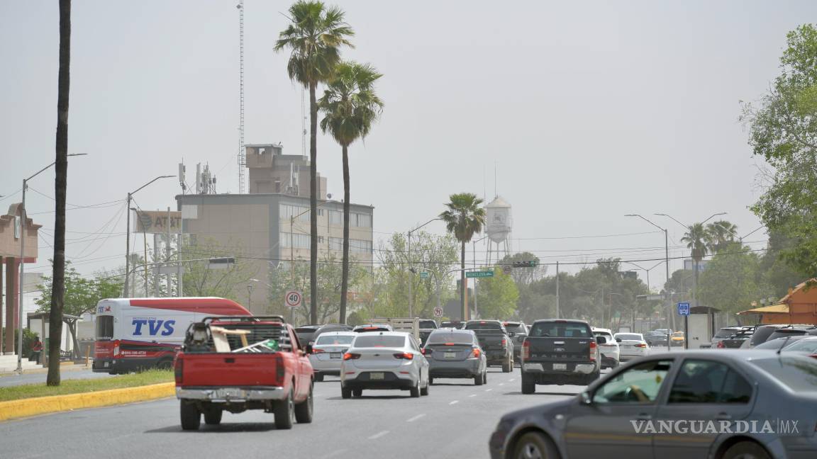 $!Las autoridades recomiendan evitar actividades al aire libre debido a la mala calidad del aire por la acumulación de polvo.