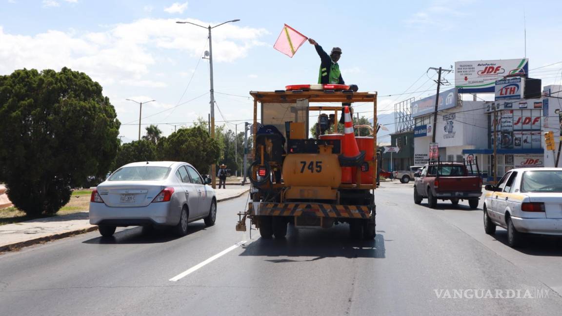 $!Los trabajos de señalización también se realizaron sobre Paseo de la Reforma en ambos sentidos.